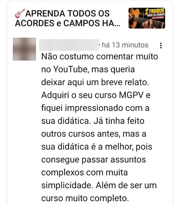 Comentário de aluno sobre as aulas do Gean, com nome e foto borrados